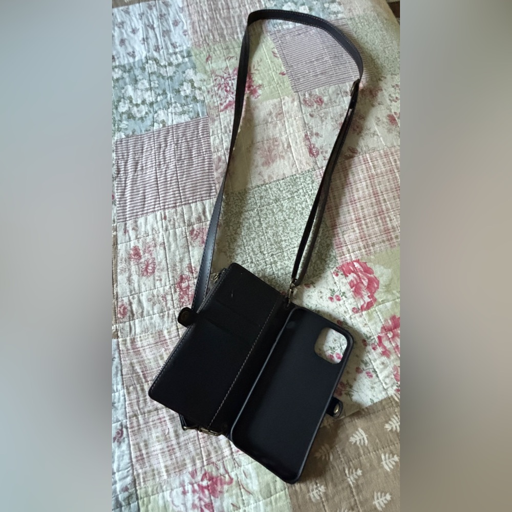 iPhone 15 CaseMe Black Crossbody Bag/Case